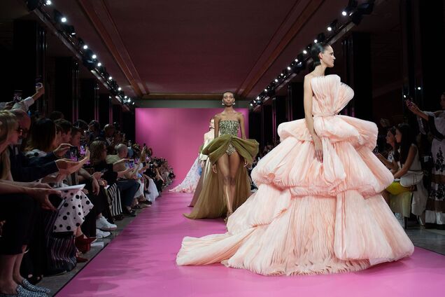 В Париже стартовала Неделя высокой моды