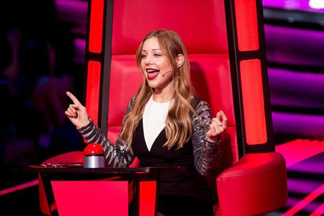 Кароль на 'Голосі країни-11' показала пикантный наряд: не всем поклонникам понравилось