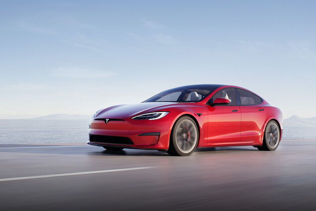 Tesla презентувала найдинамічніший автомобіль у світі