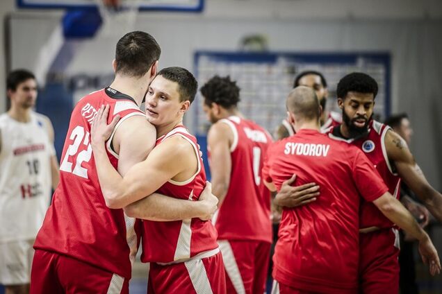 Игроки 'Прометея' празднуют победу