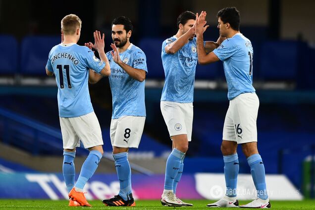 Александр Зинченко празднует гол с партнерами