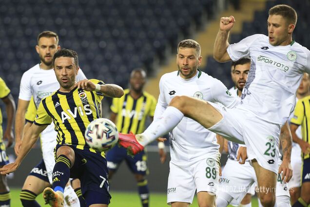 Артем Кравец в матче против 'Фенербахче'