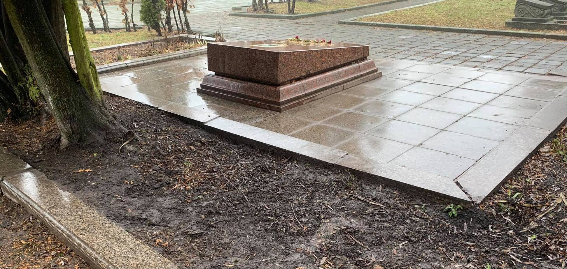 Біля могили Кузнєцова у Львові виявили підкоп