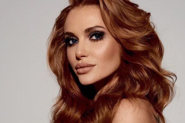 Камінська показала витончену фігуру в яскравому купальнику на Мальдівах