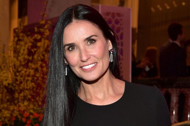 Деми Мур показала новое фото после скандала с неудачной пластикой