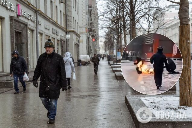 Перехожі намагалися загасити вогонь