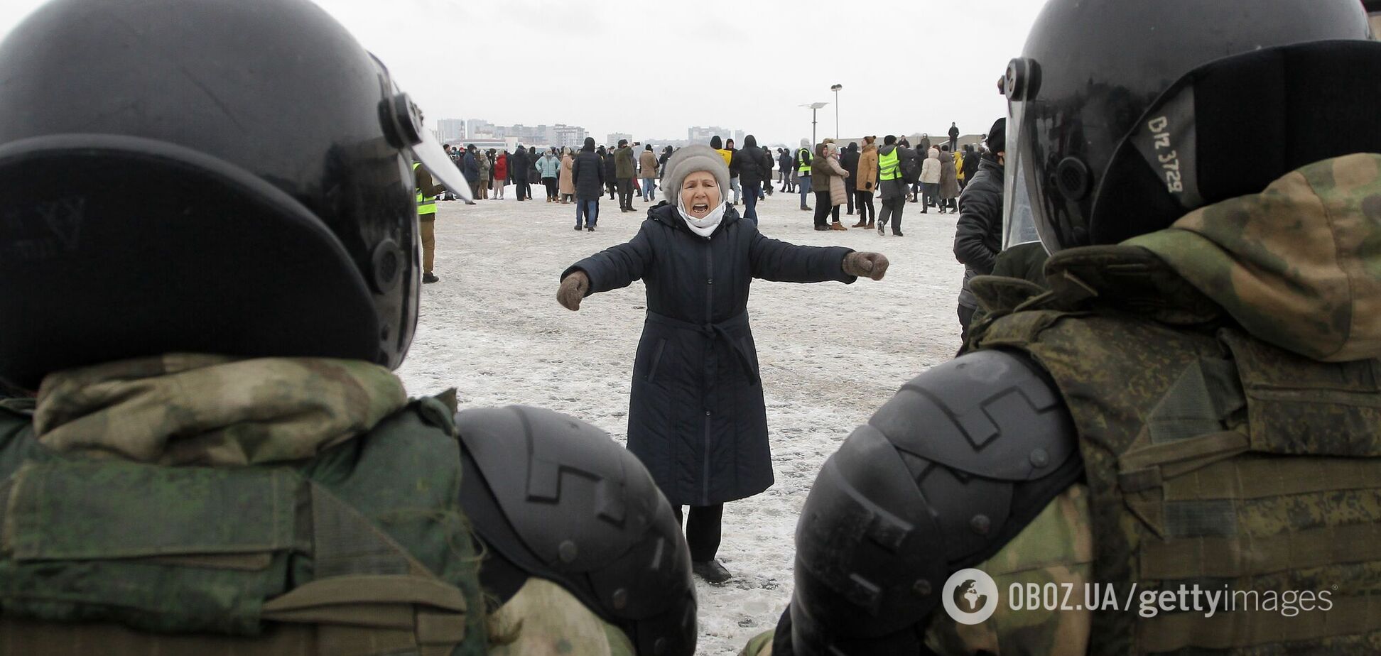 Полиция задерживала женщин и детей
