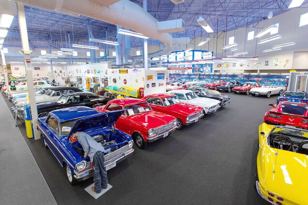На аукционе в США выставили крупнейшую частную коллекцию muscle car