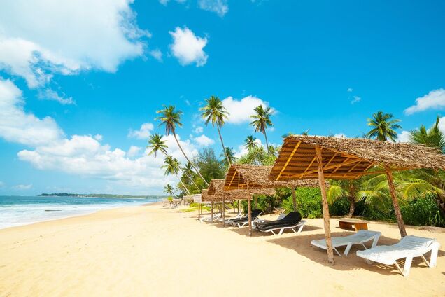 Шри-Ланка открывает аэропорты для туристов: названа дата