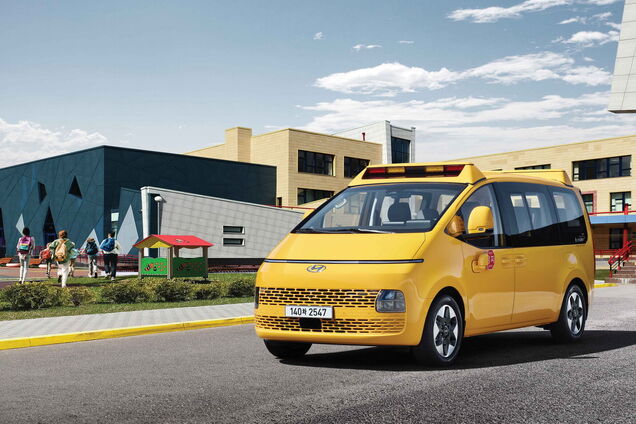 Hyundai Staria перетворили на шкільний автобус