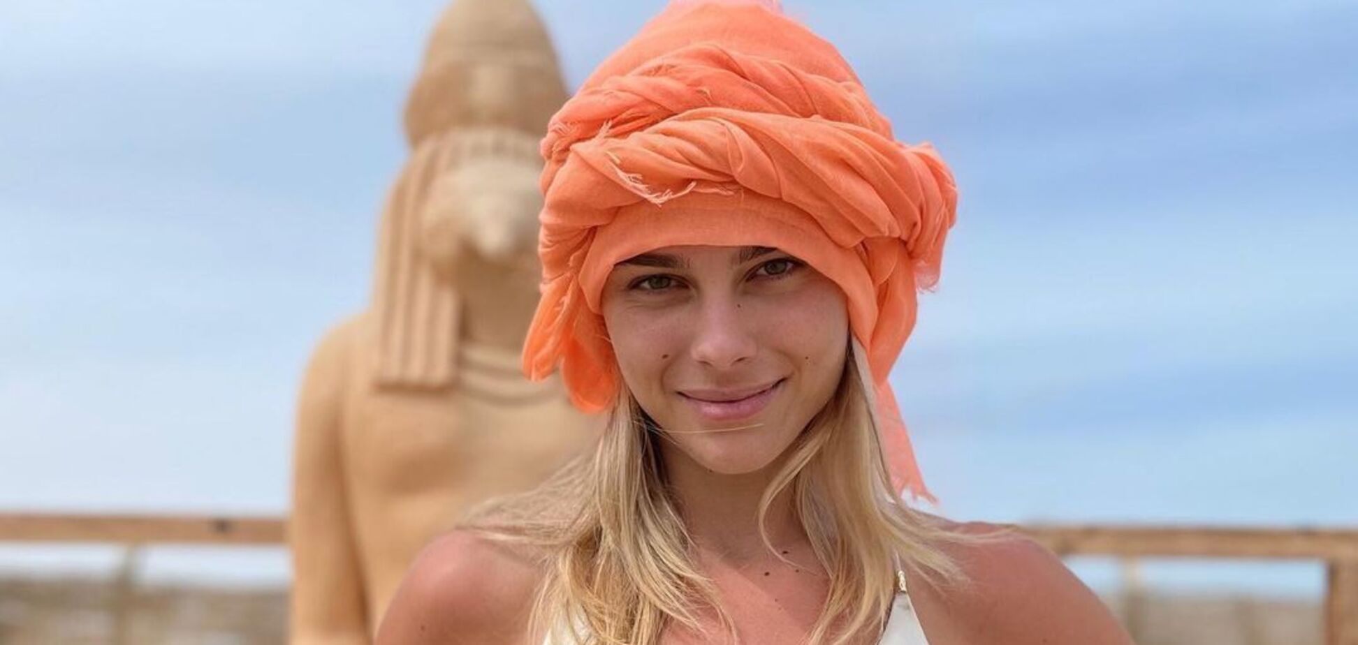 Секс-символ українського спорту надіслала незвичайне привітання. Фото