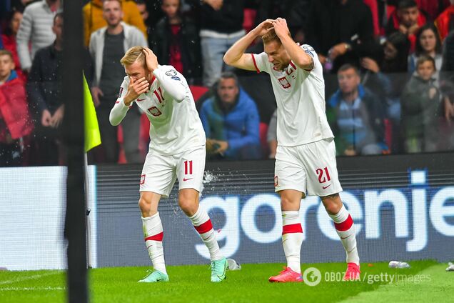 Фанати закидали футболістів пляшками і зупинили матч Албанія – Польща. Відео