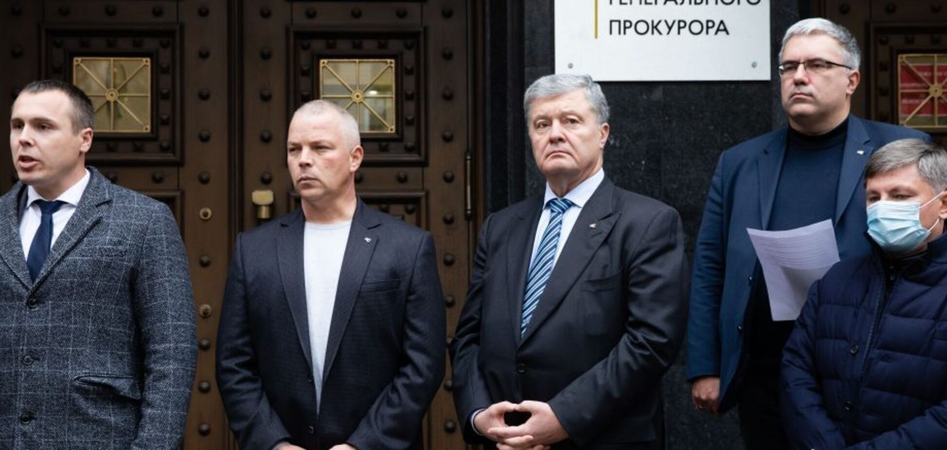 Депутаты оппозиции собрались у Офиса Генерального прокурора