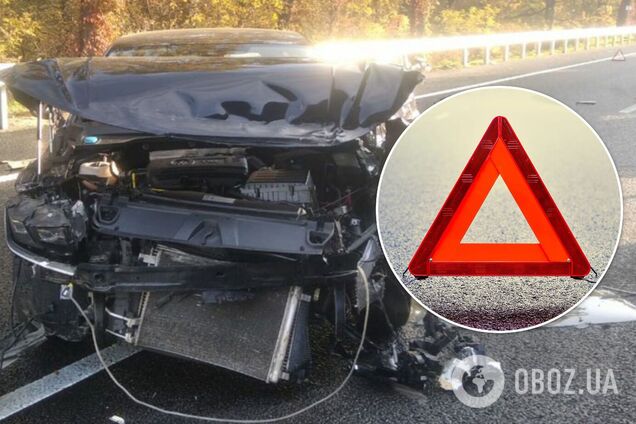 На в'їзді до Києва трапилася масштабна ДТП: уламки розлетілися по всій дорозі. Фото та відео