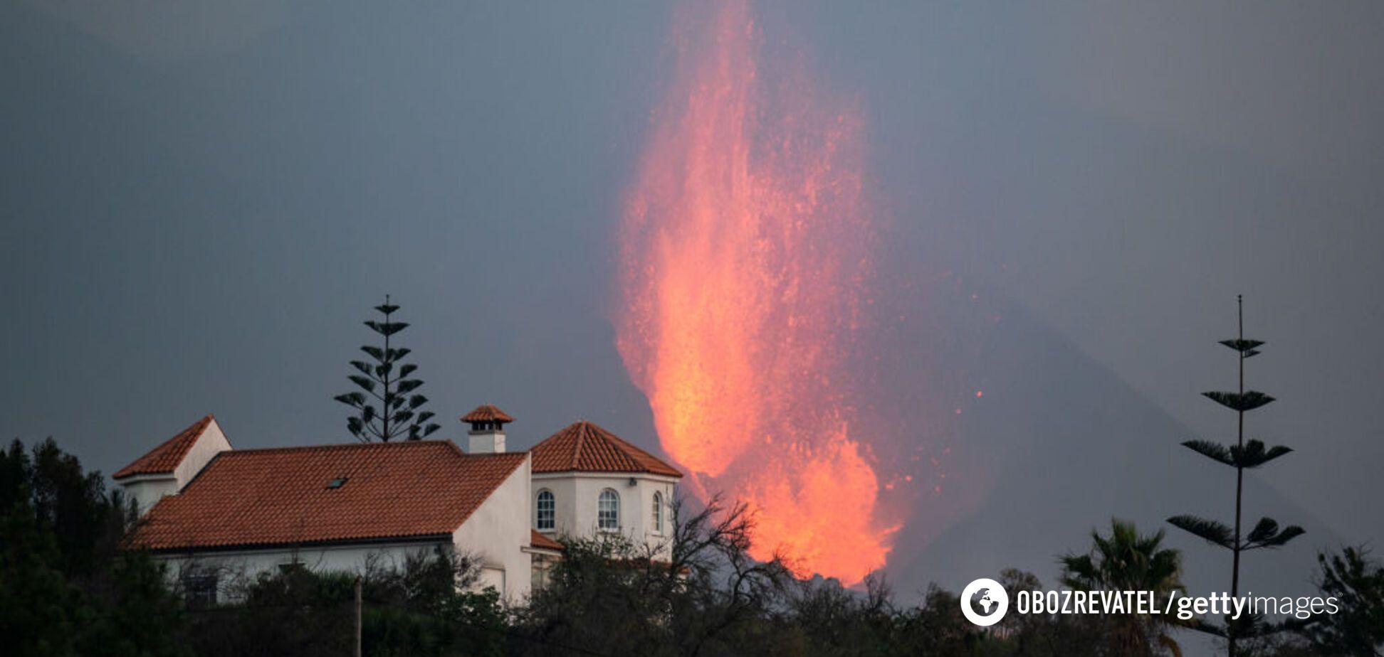 На Канарских островах из-за извержения вулкана горы пепла покрыли улицы. Видео