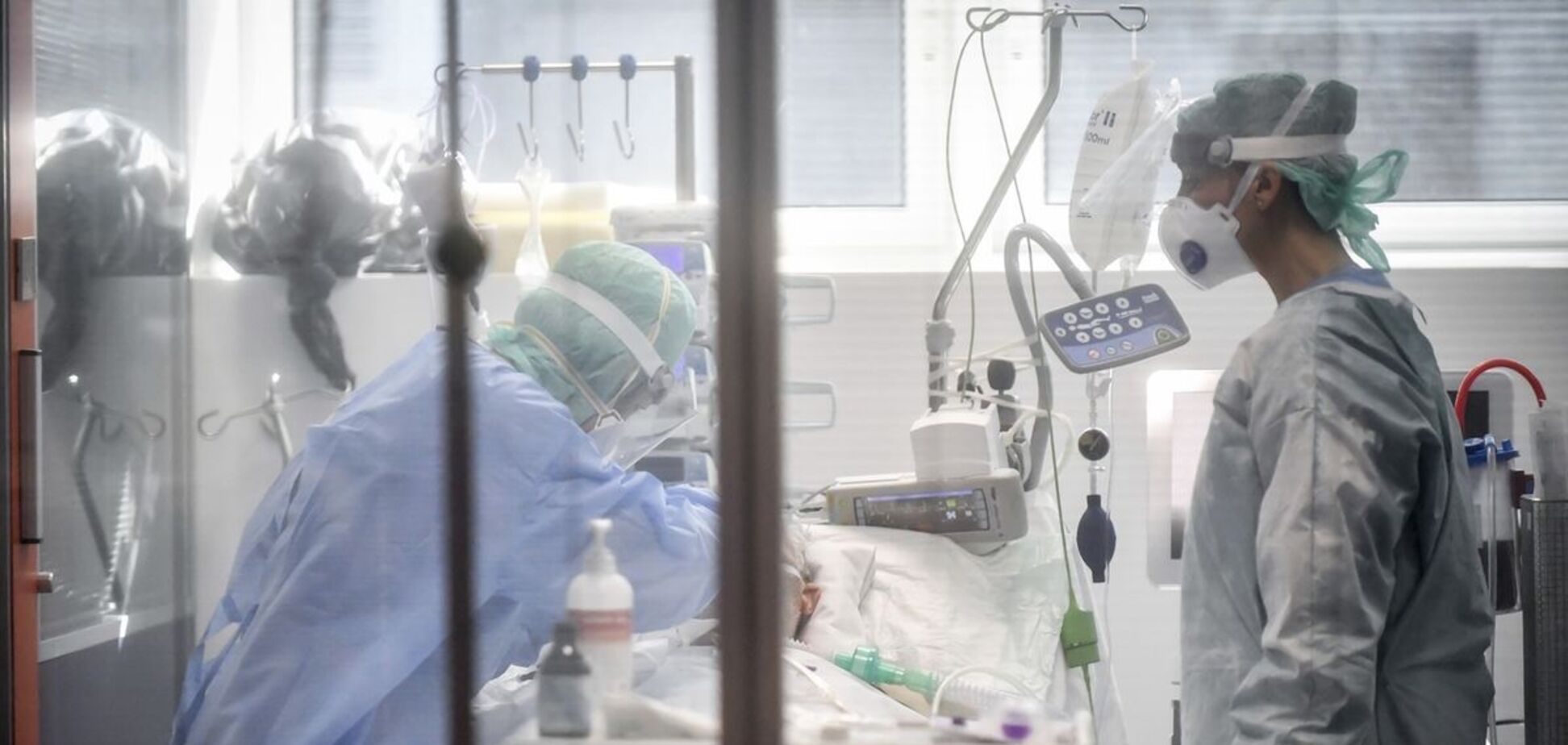 В Харькове пациентке с COVID-19 не могли найти место в больнице: реанимации заполнены. Видео