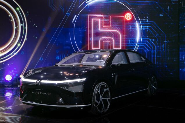 У Tesla новый конкурент: электромобилями займется IT-гигант из Тайваня