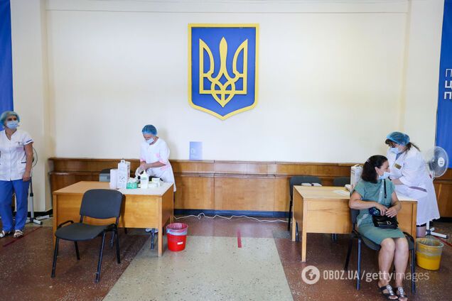 В Украине сделали рекордное число прививок от COVID-19 за сутки: как записаться на вакцинацию