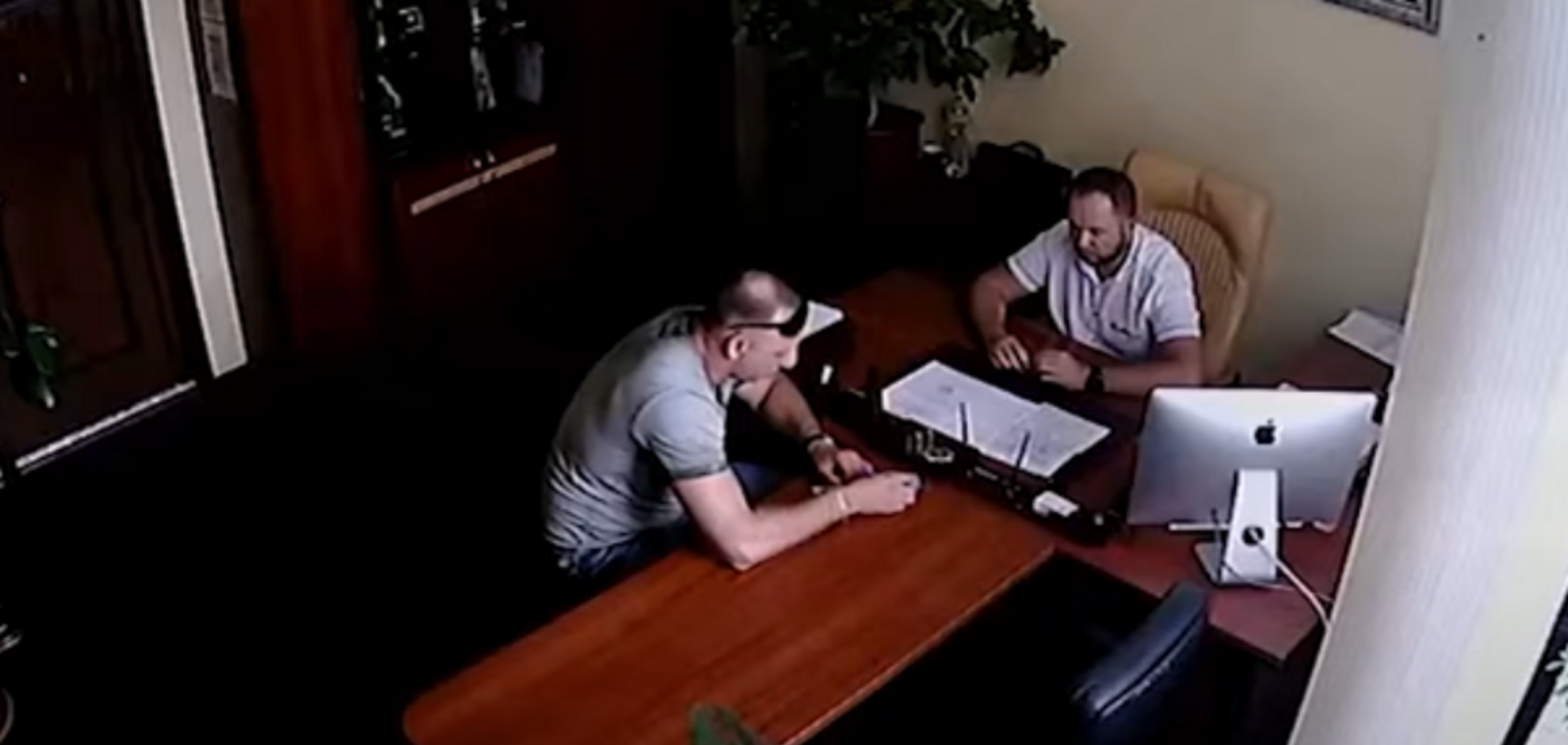 Коррупция в осетровом бизнесе: руководитель рыбоохраны Киевщины показал, как ему предлагали взятку. Видео