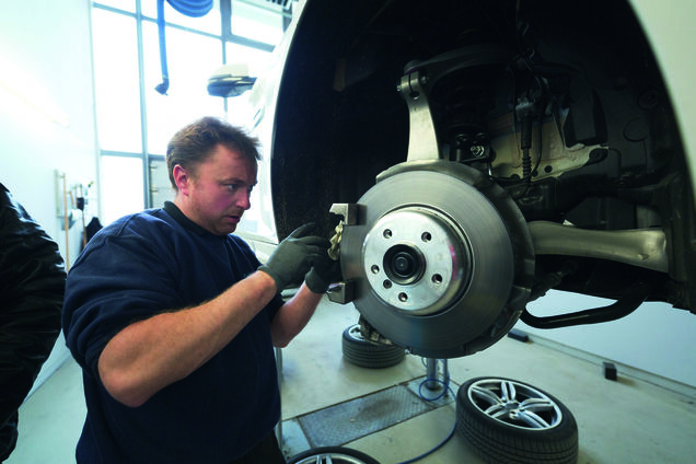 Готовим авто к зиме: проверяем состояние тормозной системы