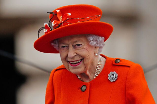 Єлизавета II вразила нарядом кольору гарбуза