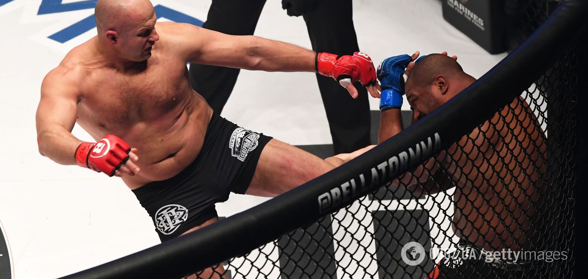 Емельяненко брутально нокаутировал Джонсона в первом раунде на Bellator 269. Видео