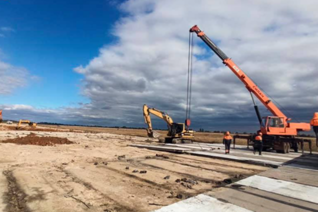 'Большая стройка': аэропорт Херсона встретит курортный сезон с новой взлетной полосой