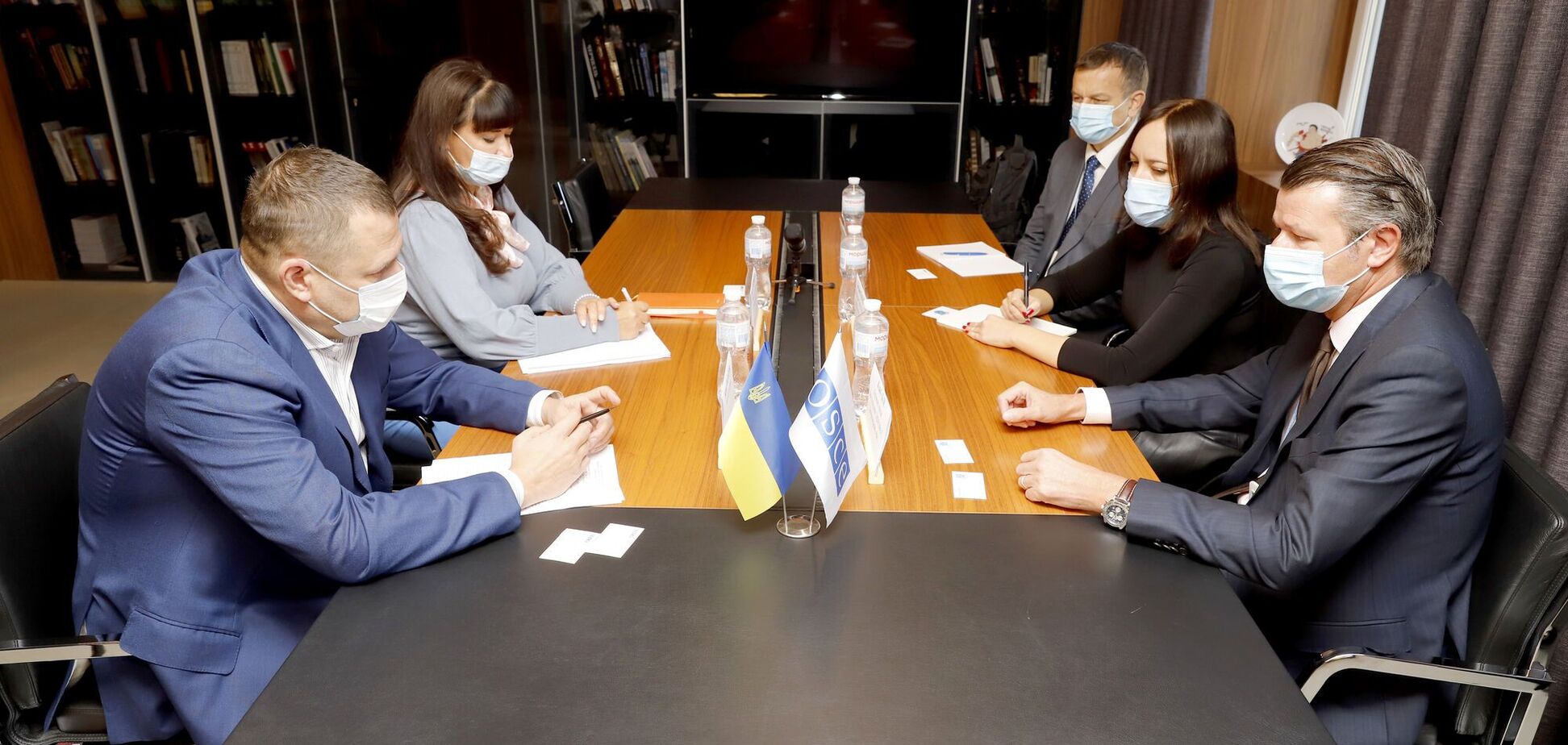 Филатов встретился с руководителем группы наблюдателей Днепровского офиса ОБСЕ в Украине Ксавье Бле