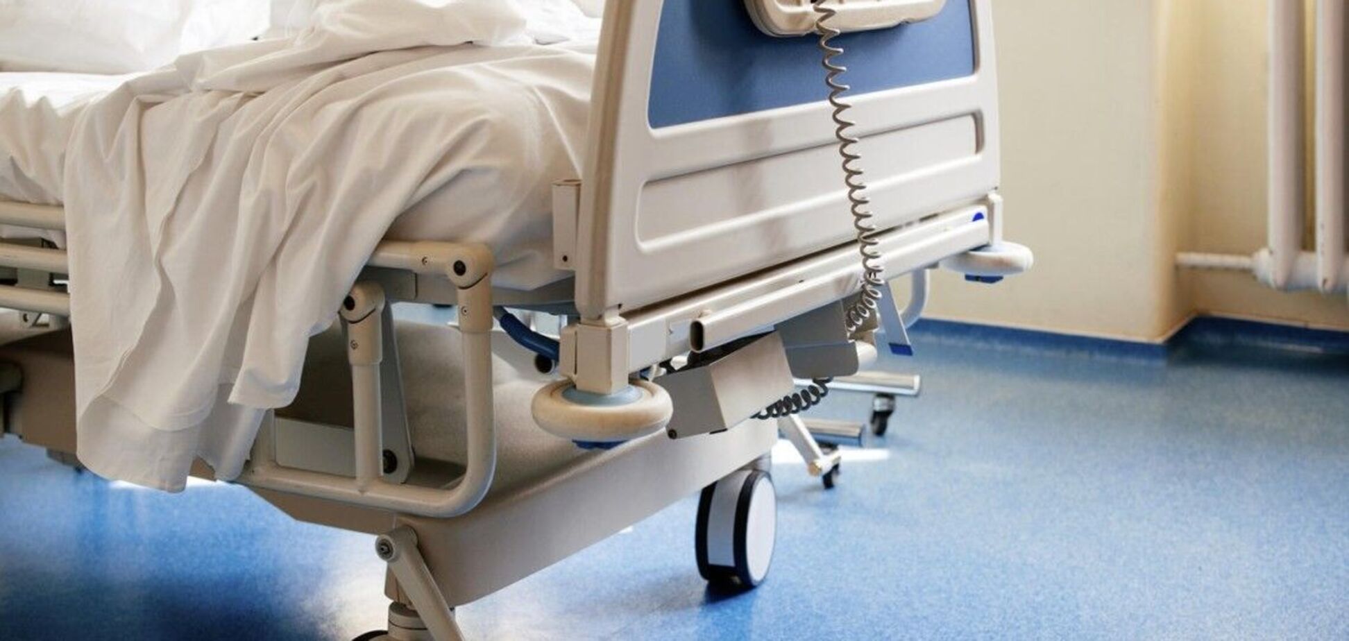 Могилы роют даже ночью: потерявший из-за COVID-19 мать одессит показал видео с городского кладбища