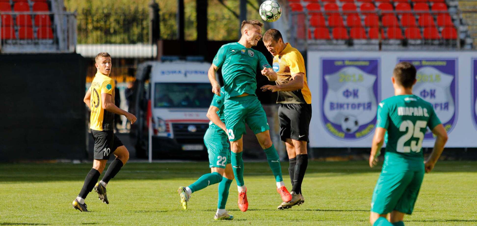 Курьезный гол решил судьбу матча в Первой лиге Украины. Видео