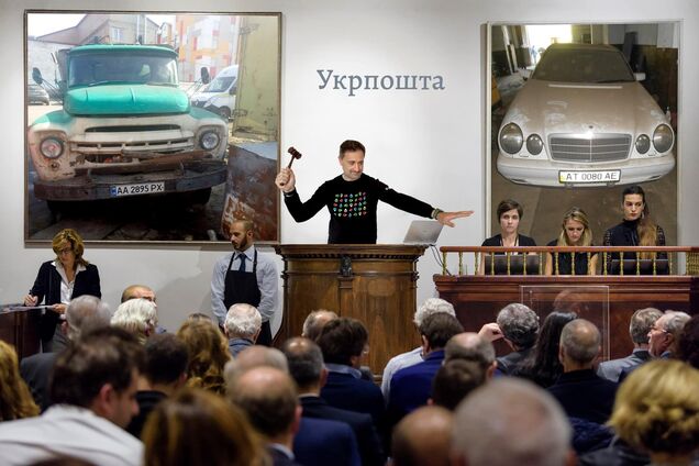 Від Mercedes-Benz до КАМАЗів: 'Укрпошта' оголосила про масштабний розпродаж 'ретро-автомобілів'