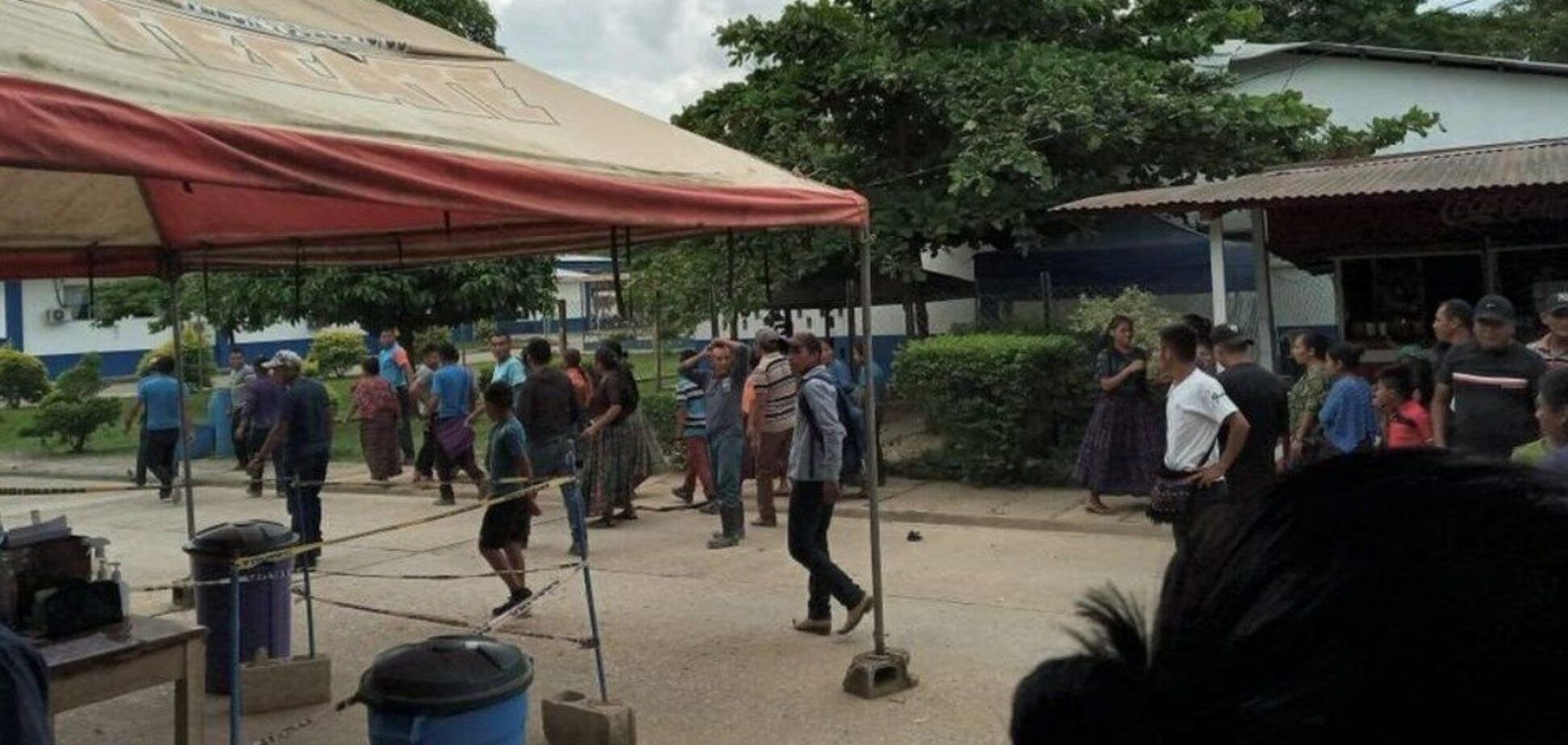 В Гватемале противники вакцинации напали на медсестер, делавших прививки