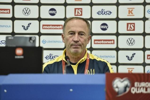 Петраков відзначився дивною поведінкою на пресконференції перед матчем із Фінляндією. Відео