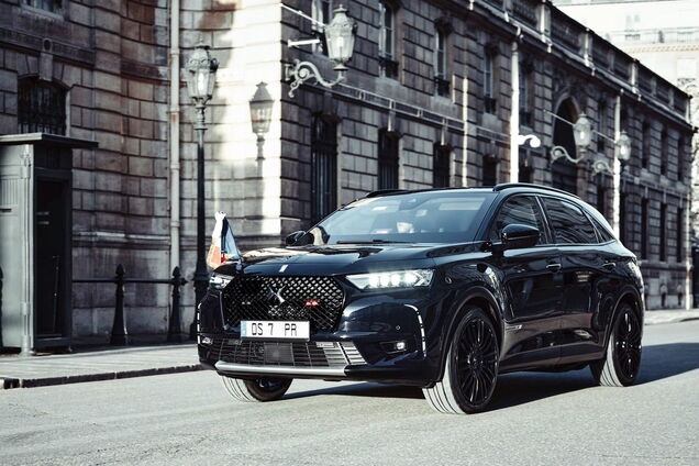Президент Франции получит новый парадный экипаж – DS 7 Crossback Elysee