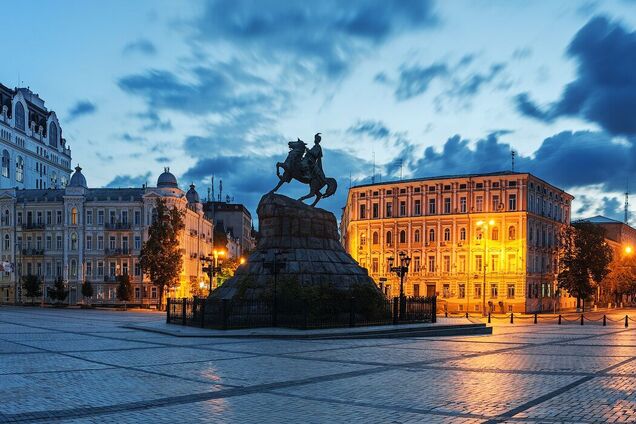 Главную елку столицы установят на Софийской площади