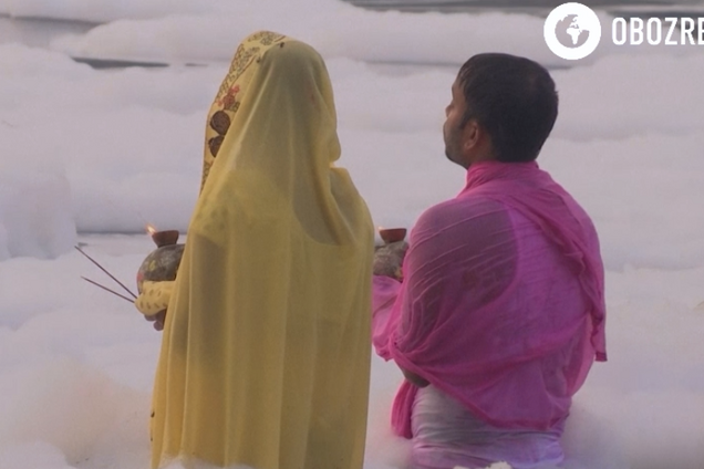 В Индии священная река превратилась в токсическую