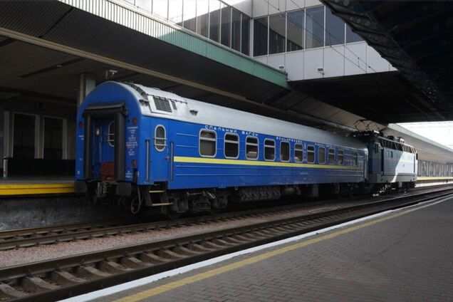 У Польщі зламався потяг 'Укрзалізниці': він повернувся до Києва з одним вагоном. Фото
