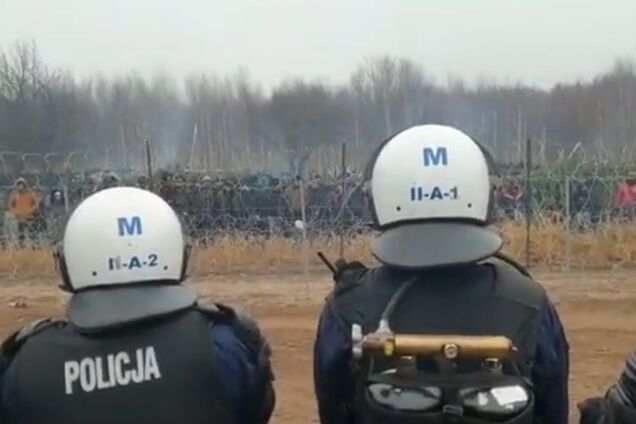 Ситуация на границе Польши: ограждение ломали с помощью авто