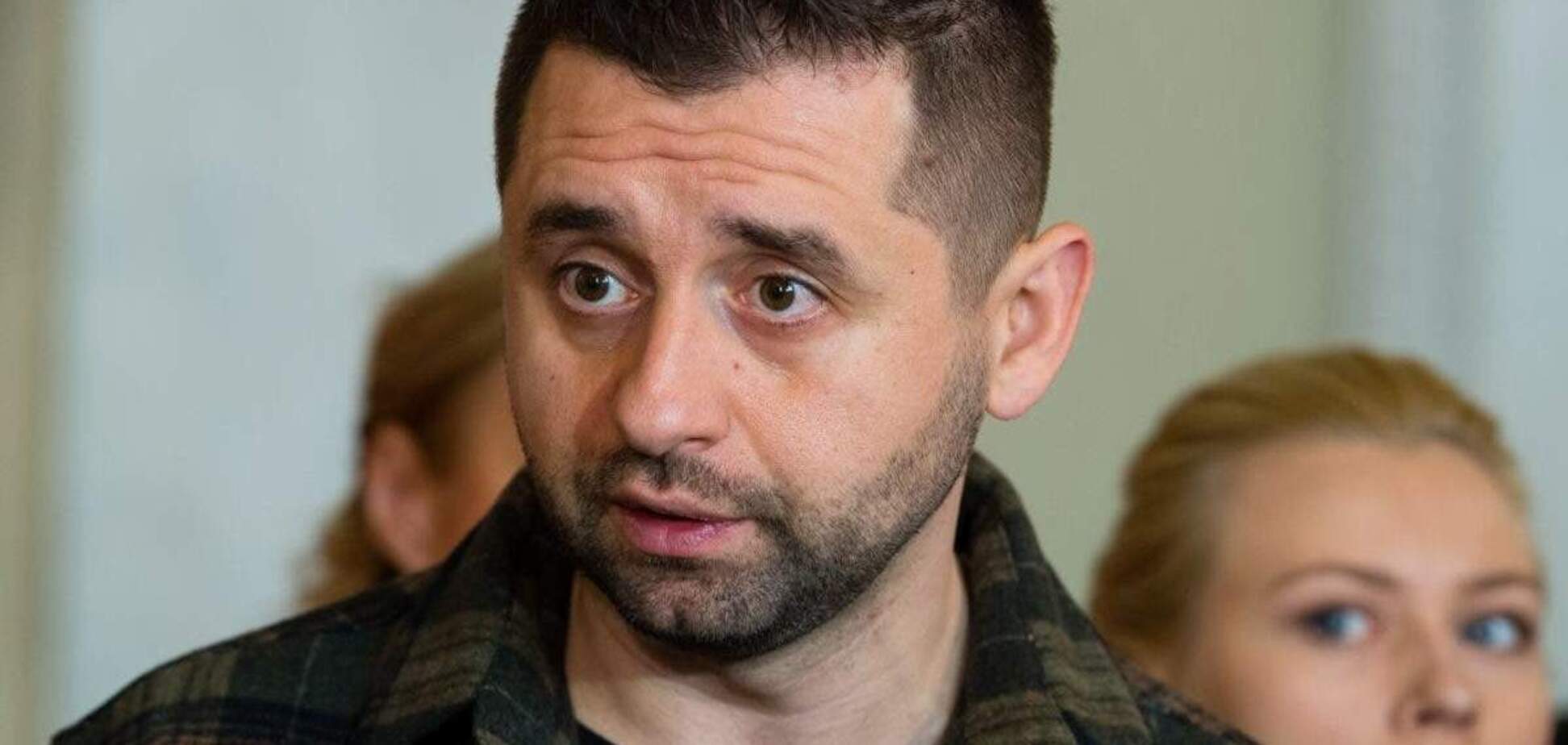 Арахамия пояснил, почему 'тысячу Зеленского' можно будет потратить только на развлечения. Видео