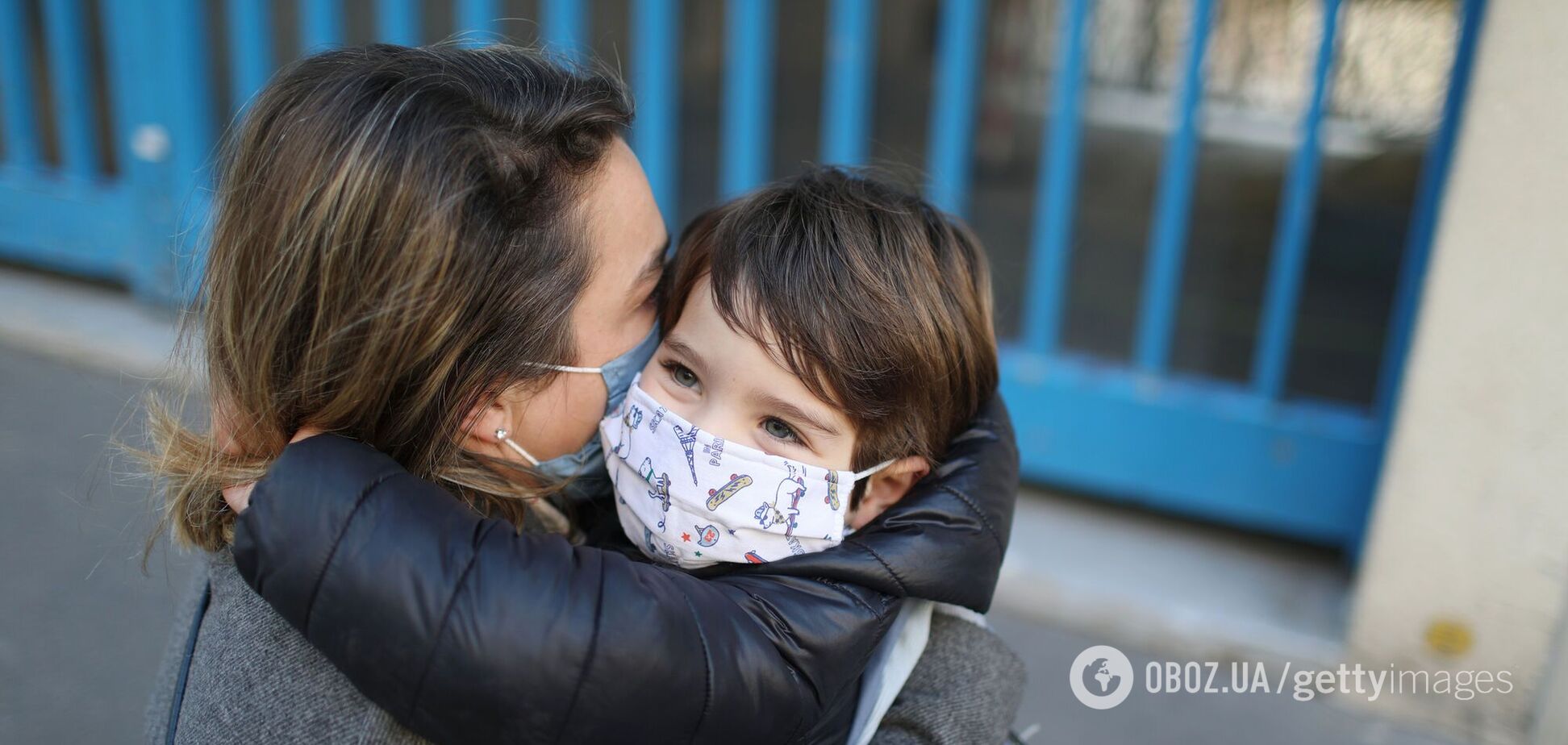 У початкових школах Франції дітям знову потрібно обов'язково носити маски
