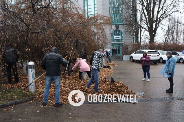 В Киеве активисты убрали Аллею Небесной Сотни