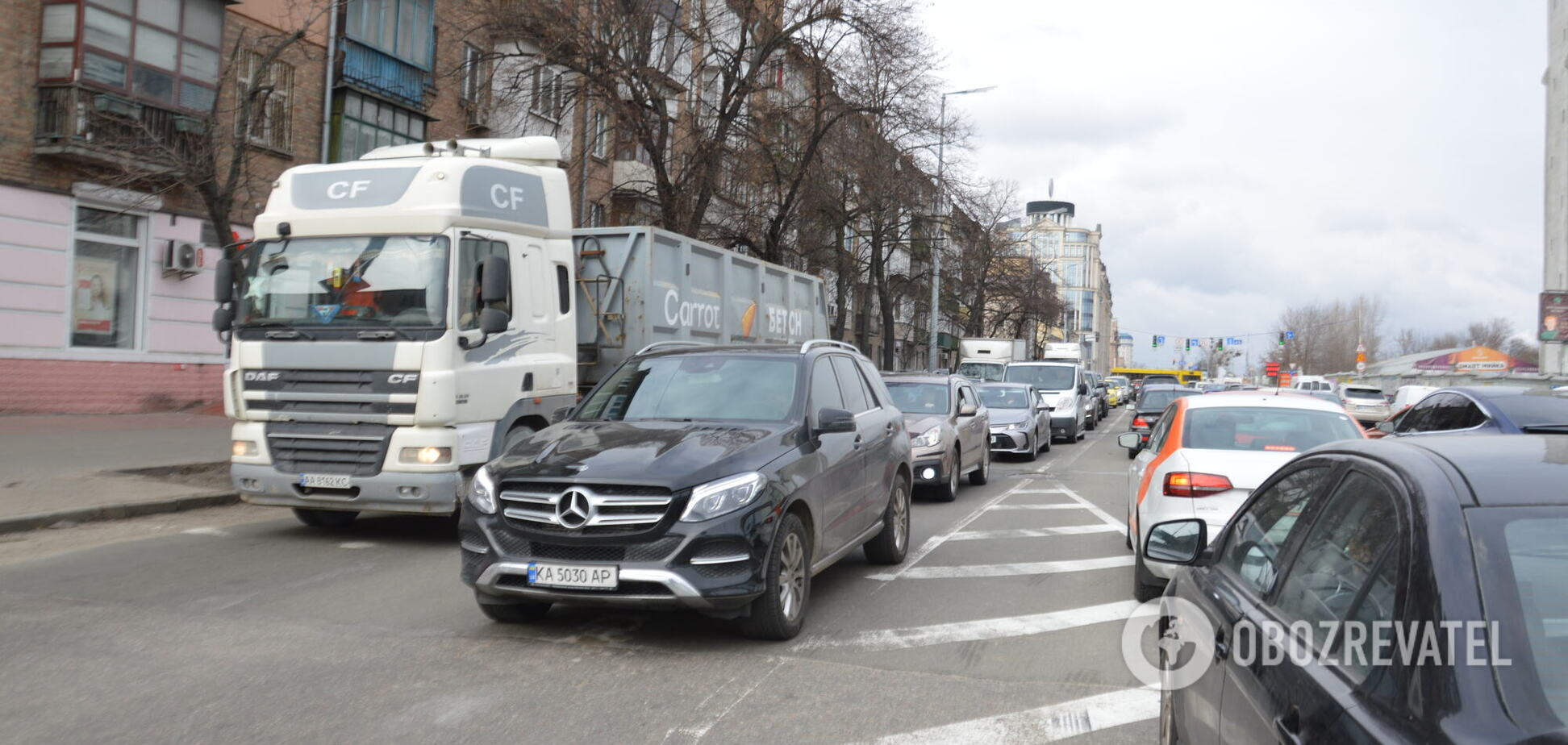 Рух авто на основних дорогах утруднено