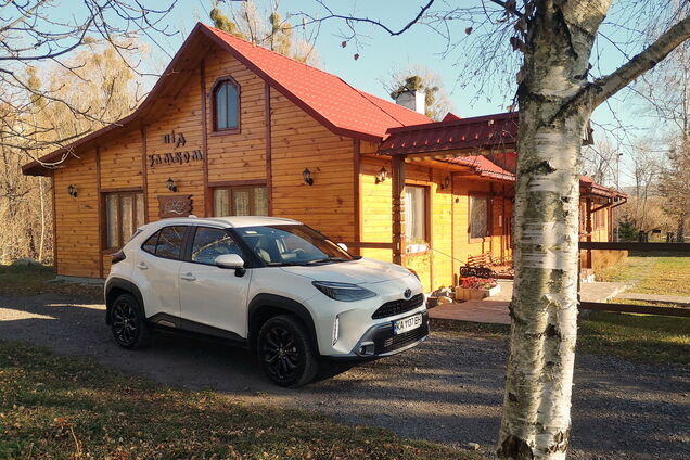 Маленький кросовер із великими амбіціями: тестуємо Toyota Yaris Cross