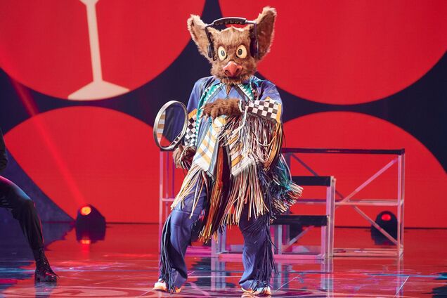 Стало відомо, хто приховувася під маскою Кажана. Фото