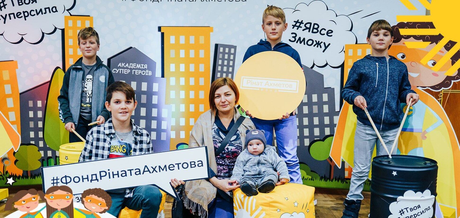 Фонд Рината Ахметова раздаст новогодние подарки для детей из интернатов