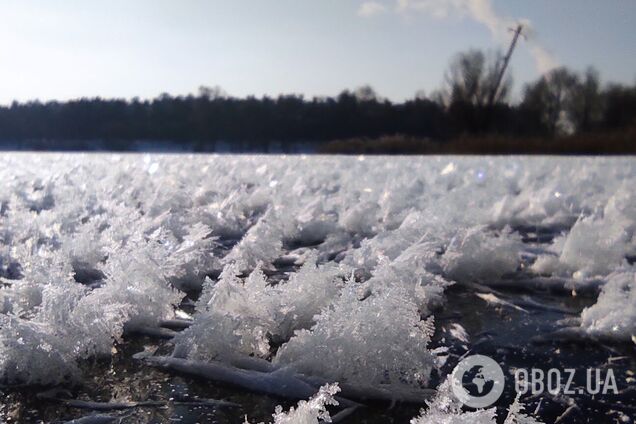 Из-за плюсовой погоды он практически сразу же тает