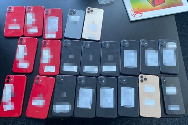 Хакеры взламывали телефоны и воровали пароли