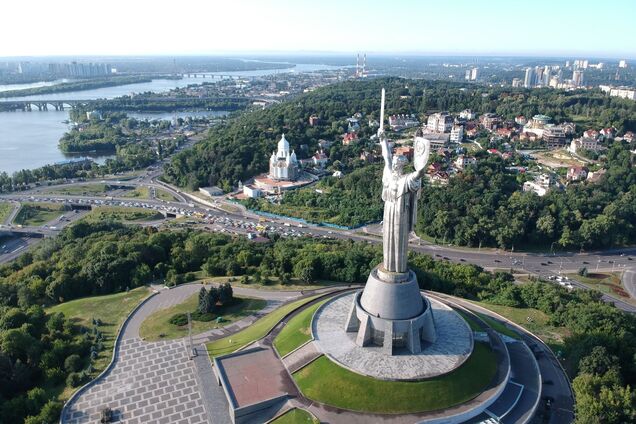 'Родину-мать' хотят переделать в статую патрона Киева