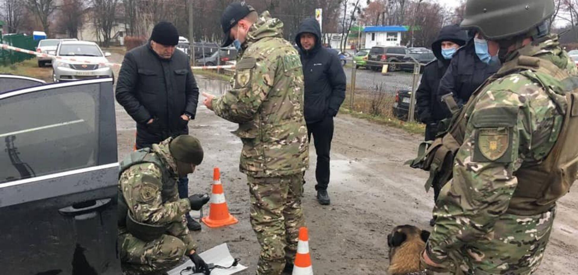В авто депутате горсовета Харькова от 'ЕС' обнаружили прослушку. Фото