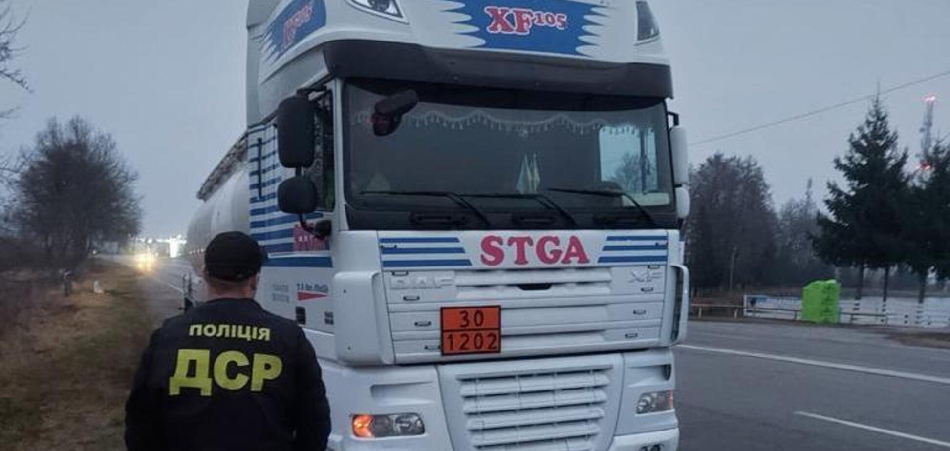 На Прикарпатье изъяли грузовик с более чем 6 тоннами нелегального дизеля. Фото